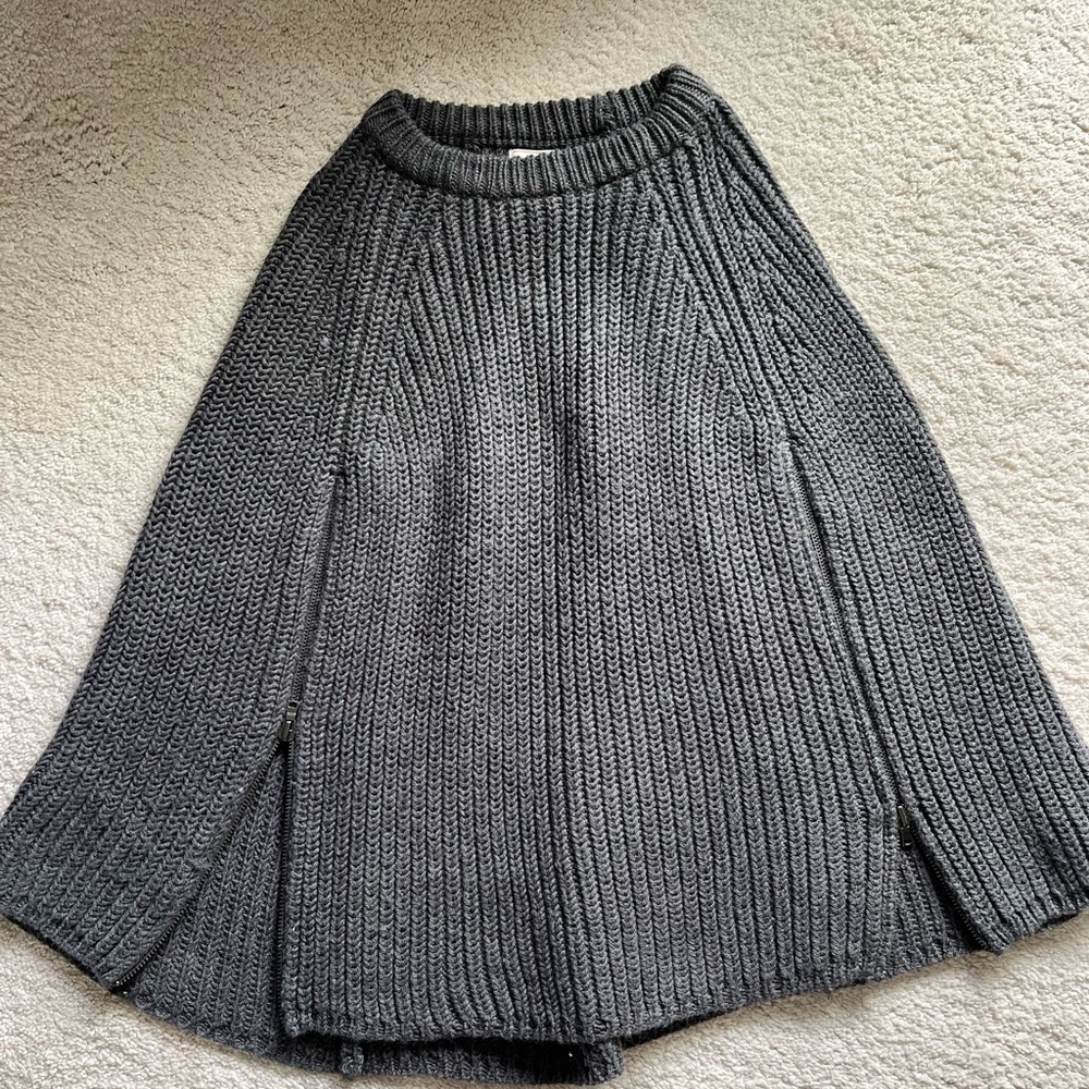 GAP Gray Knit Cape xs/s